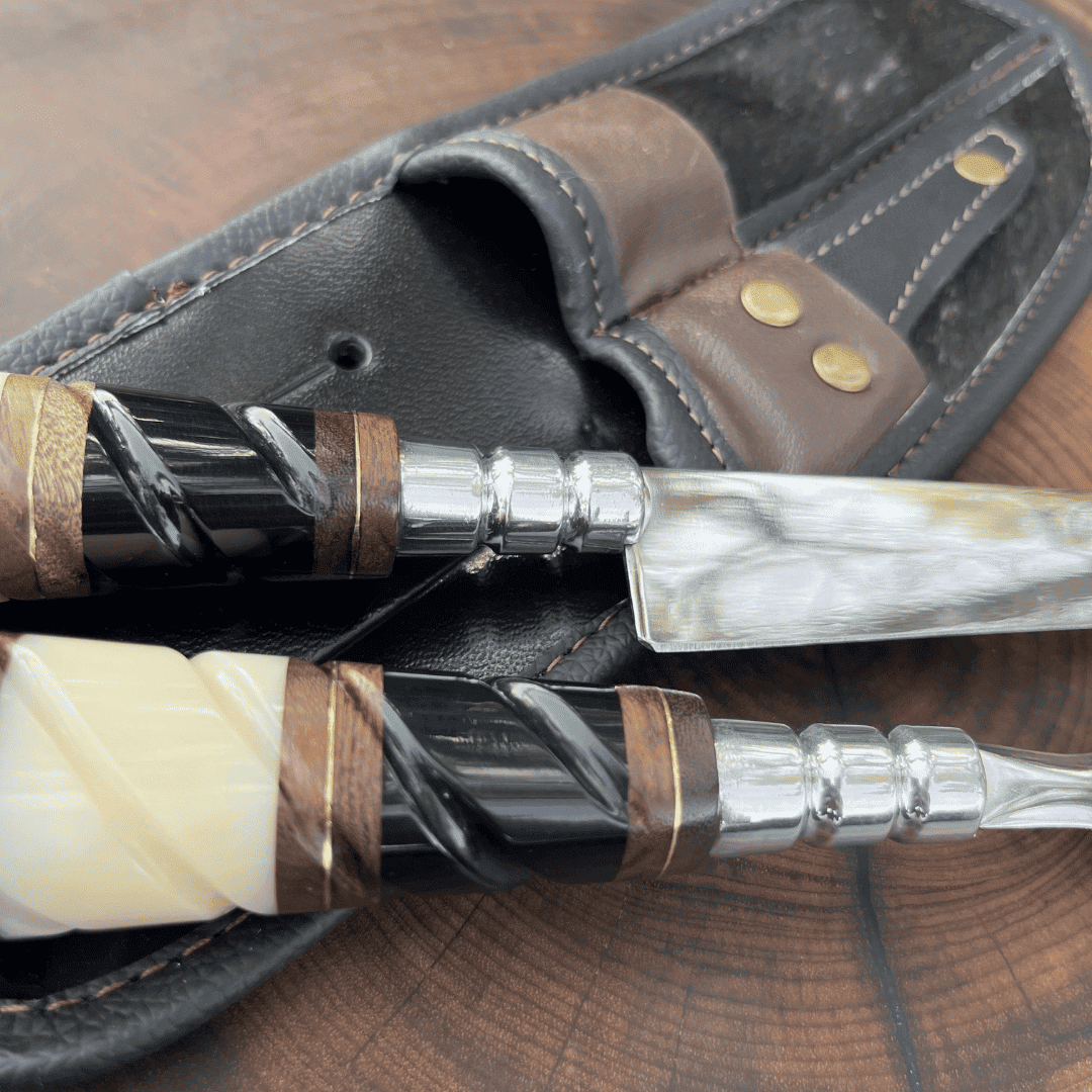 Kit Faca e Garfo Campeiro Branco e Preto + Bainha